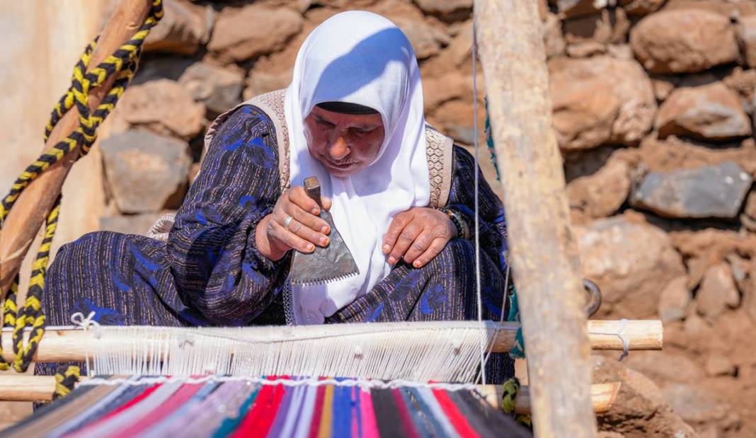 Diyarbakır’da asırlık yöntemle kilim dokuyor 4